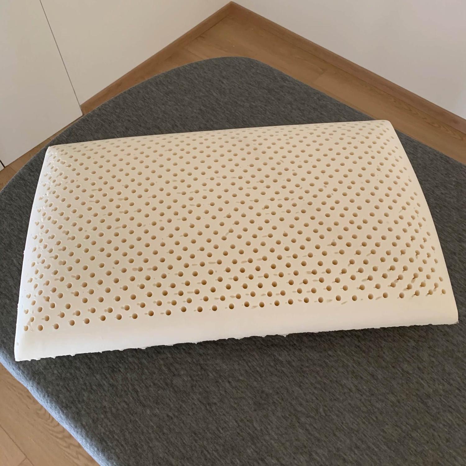 Almohada Rivesi Home de latex Natural - Image 4